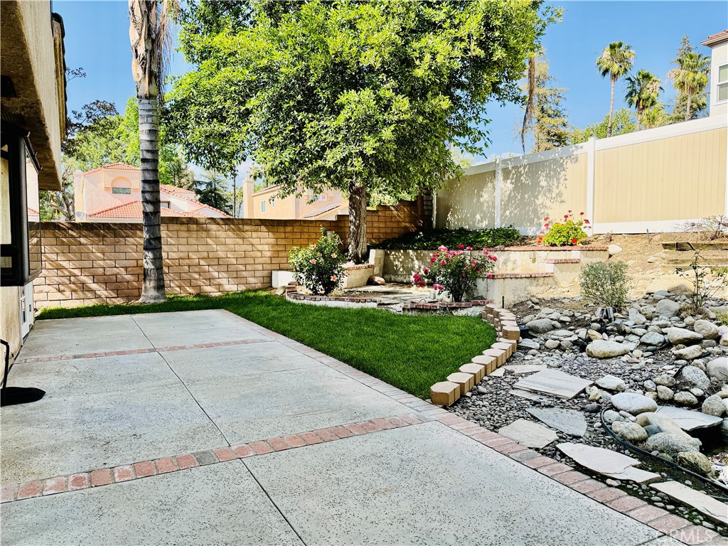 https://media.crmls.org/medias/519a27fa-2573-4215-82b1-697b9169f032.jpg?preset=X-Large