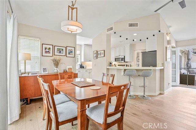 1034 Isabella Avenue, Coronado CA: https://media.crmls.org/medias/519a33af-afda-4f06-ac38-66f14d5338fa.jpg