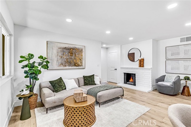 17562 Vandenberg Lane, Tustin CA: https://media.crmls.org/medias/519b0573-3ad1-4d09-bd20-eeca3800076b.jpg