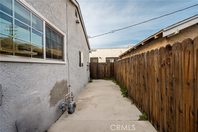 Detail Gallery Image 16 of 26 For 2320 Locust, Long Beach,  CA 90806 - 2 Beds | 1 Baths