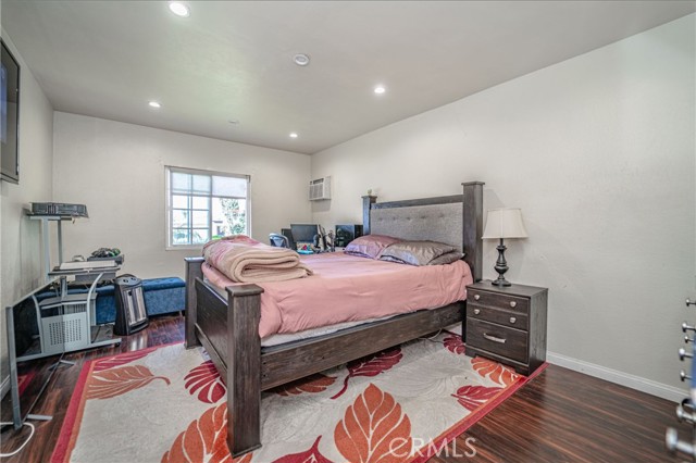 415 E 97th Street, Inglewood CA: https://media.crmls.org/medias/519b8d13-57c0-4786-a820-457dda2e6548.jpg