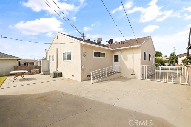 2058 Vancouver Avenue, Monterey Park CA: https://media.crmls.org/medias/519bdf00-2811-4f22-bbb5-40889b5e1b67.jpg
