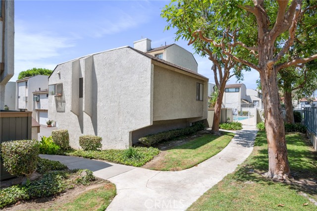 Detail Gallery Image 8 of 44 For 2005 W Culver Ave #11,  Orange,  CA 92868 - 3 Beds | 2 Baths