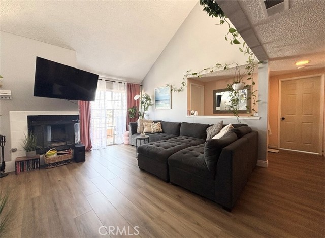 Detail Gallery Image 2 of 22 For 2409 Country, Santa Maria,  CA 93455 - 2 Beds | 2 Baths