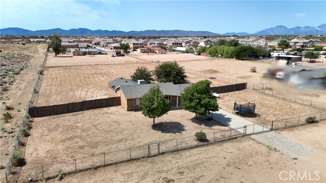 Detail Gallery Image 1 of 16 For 14247 Mission St, Oak Hills,  CA 92344 - 3 Beds | 2 Baths