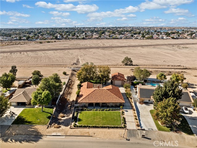 Detail Gallery Image 3 of 42 For 18940 Appaloosa Rd, Apple Valley,  CA 92308 - 4 Beds | 3 Baths