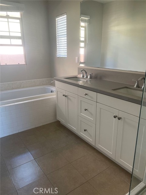 Detail Gallery Image 9 of 13 For 121 Holly Springs, Irvine,  CA 92618 - 4 Beds | 3/1 Baths