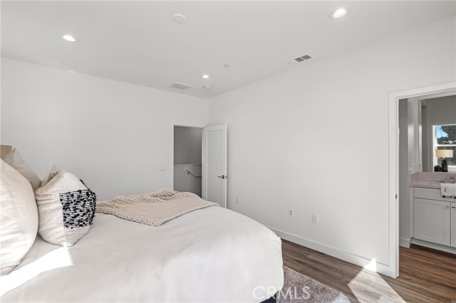 Detail Gallery Image 9 of 17 For 1758 Manuel Ave, Torrance,  CA 90501 - 2 Beds | 2/1 Baths