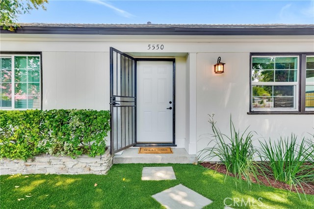 Detail Gallery Image 4 of 40 For 5550 Fallbrook Ave, Woodland Hills,  CA 91367 - 3 Beds | 2 Baths
