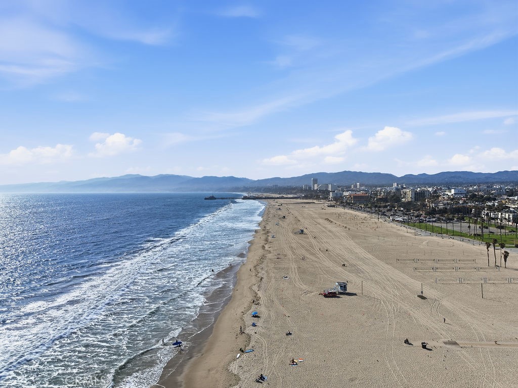 https://media.crmls.org/medias/51a348dc-16f3-461b-8964-acd04e7ba94c.jpg?preset=X-Large