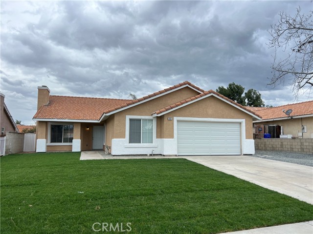 Detail Gallery Image 1 of 17 For 9752 Robinia St, Fontana,  CA 92335 - 5 Beds | 2 Baths