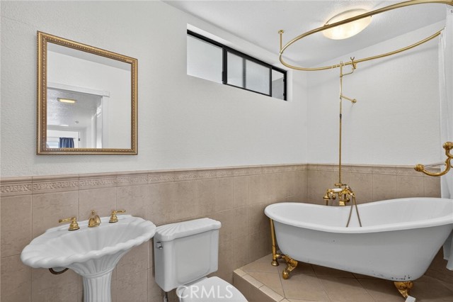 Detail Gallery Image 7 of 27 For 431 Camino De Las Colinas, Redondo Beach,  CA 90277 - 3 Beds | 3 Baths