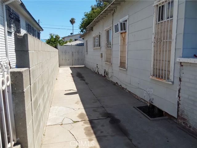 Image 3 for 824 W 74Th St, Los Angeles, CA 90044