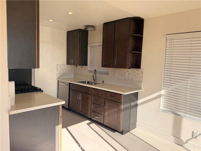 Detail Gallery Image 9 of 35 For 418 #a E Oceanfront, Newport Beach,  CA 92661 - 3 Beds | 2 Baths