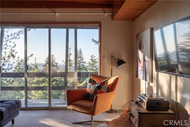 24032 Skyland Drive, Crestline CA: https://media.crmls.org/medias/51a5f977-43f3-4f15-bbeb-746a45ac2c54.jpg