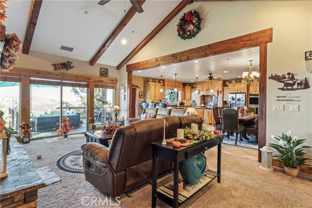 Detail Gallery Image 9 of 67 For 1454 Lovers Ln, Lake Arrowhead,  CA 92352 - 5 Beds | 3/1 Baths