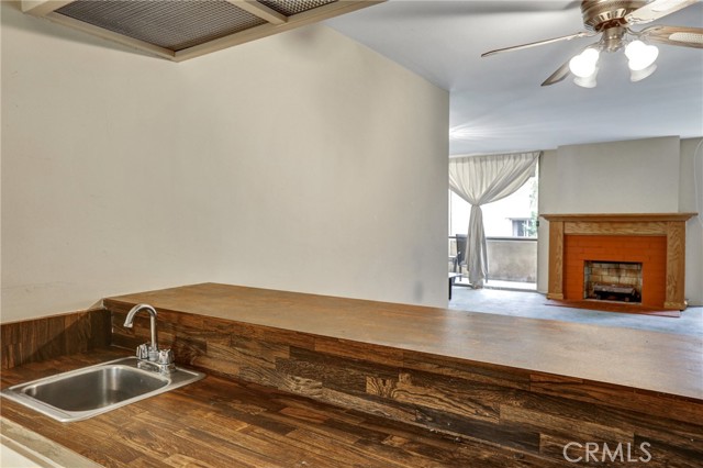 Detail Gallery Image 3 of 34 For 6405 Green Valley Cir #203,  Culver City,  CA 90230 - 3 Beds | 2 Baths