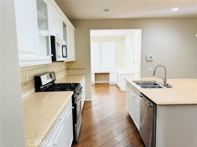 Detail Gallery Image 14 of 41 For 26035 Newport Ave, Loma Linda,  CA 92354 - 4 Beds | 3/1 Baths