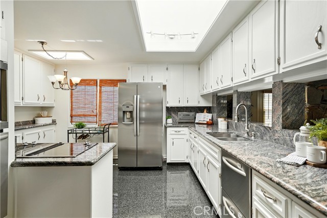 Detail Gallery Image 10 of 33 For 5300 E Appian Way, Long Beach,  CA 90803 - 3 Beds | 2 Baths