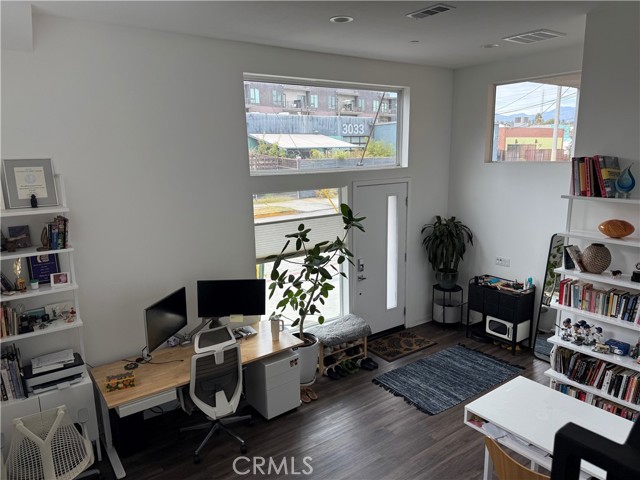 Detail Gallery Image 2 of 9 For 3022 1/4 N Coolidge Ave, Los Angeles,  CA 90039 - 2 Beds | 2/2 Baths
