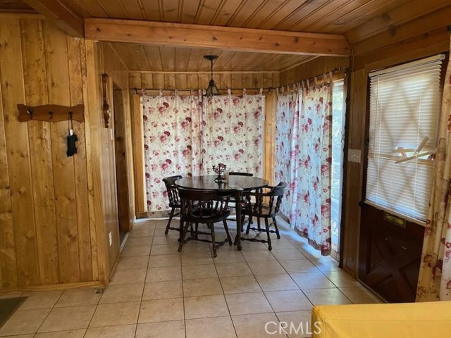 544 Community Drive, Lake Arrowhead CA: https://media.crmls.org/medias/51a91fdf-e07c-4ff8-b5c3-1e0f18efd557.jpg