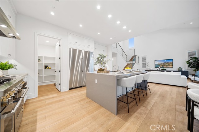 101 Lustro, Irvine CA: https://media.crmls.org/medias/51aab2ed-5be8-42b3-b797-eccebc15b9c7.jpg