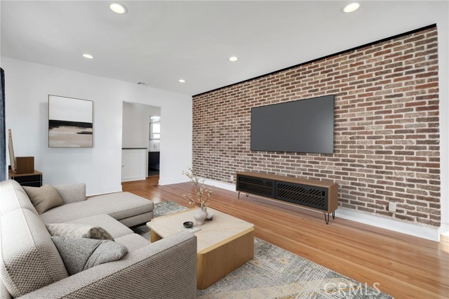 Detail Gallery Image 5 of 29 For 6630 Mclennan, Lake Balboa,  CA 91406 - 3 Beds | 2 Baths