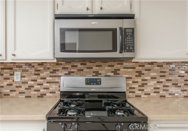 Detail Gallery Image 3 of 24 For 21040 Parthenia St #26,  Canoga Park,  CA 91304 - 2 Beds | 2/1 Baths