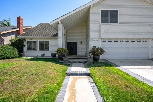 9882 Kings Canyon Drive, Huntington Beach CA: https://media.crmls.org/medias/51ac118e-a2b5-4cb4-a57f-446750a2bee0.jpg