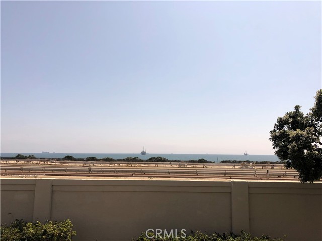 Detail Gallery Image 14 of 53 For 6267 Surfpoint Cir, Huntington Beach,  CA 92648 - 3 Beds | 2/1 Baths