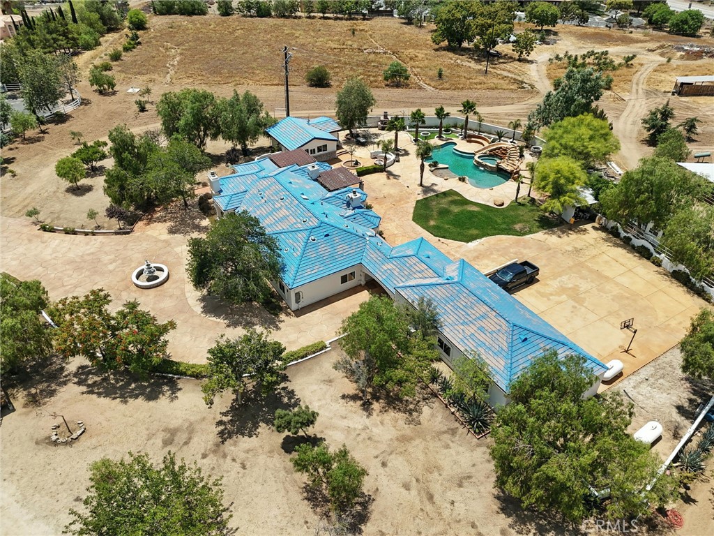 https://media.crmls.org/medias/51ad3a31-0341-4fcf-a03e-b37b0a50c707.jpg?preset=X-Large