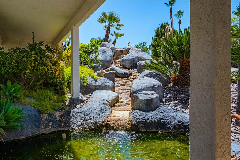 https://media.crmls.org/medias/51ad84b9-417f-431c-8967-47f3d207e47e.jpg?preset=X-Large