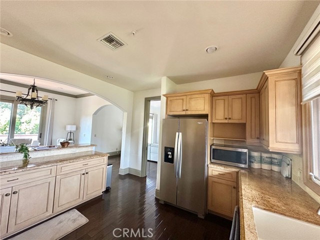 Detail Gallery Image 9 of 31 For 108 S El Molino Ave #302,  Pasadena,  CA 91101 - 3 Beds | 2/1 Baths