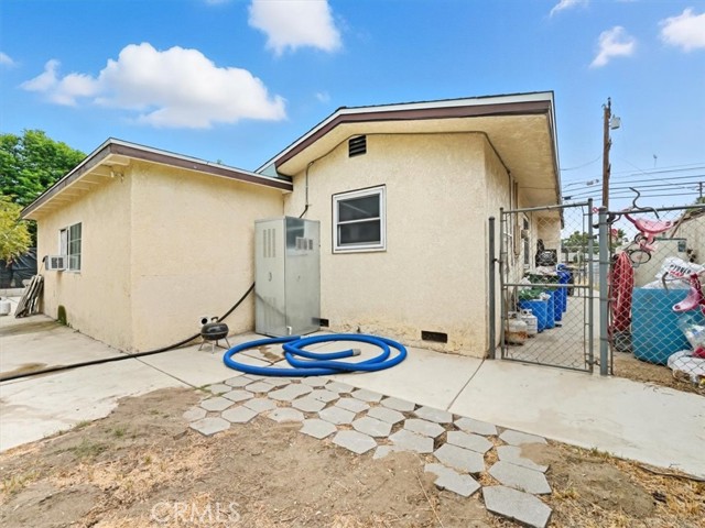17962 Merrill Avenue, Fontana CA: https://media.crmls.org/medias/51af910d-83a7-4e20-bf5d-414e57e67d24.jpg