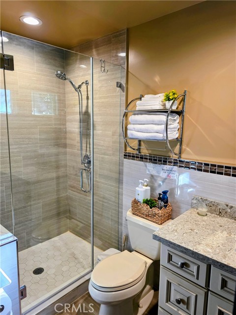 Detail Gallery Image 13 of 15 For 523 Fischer St, Glendale,  CA 91205 - 2 Beds | 3 Baths