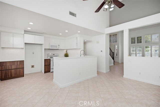 15 Havre Court, Lake Forest CA: https://media.crmls.org/medias/51af9c4e-e6c6-43f5-a108-5dcb899d860b.jpg
