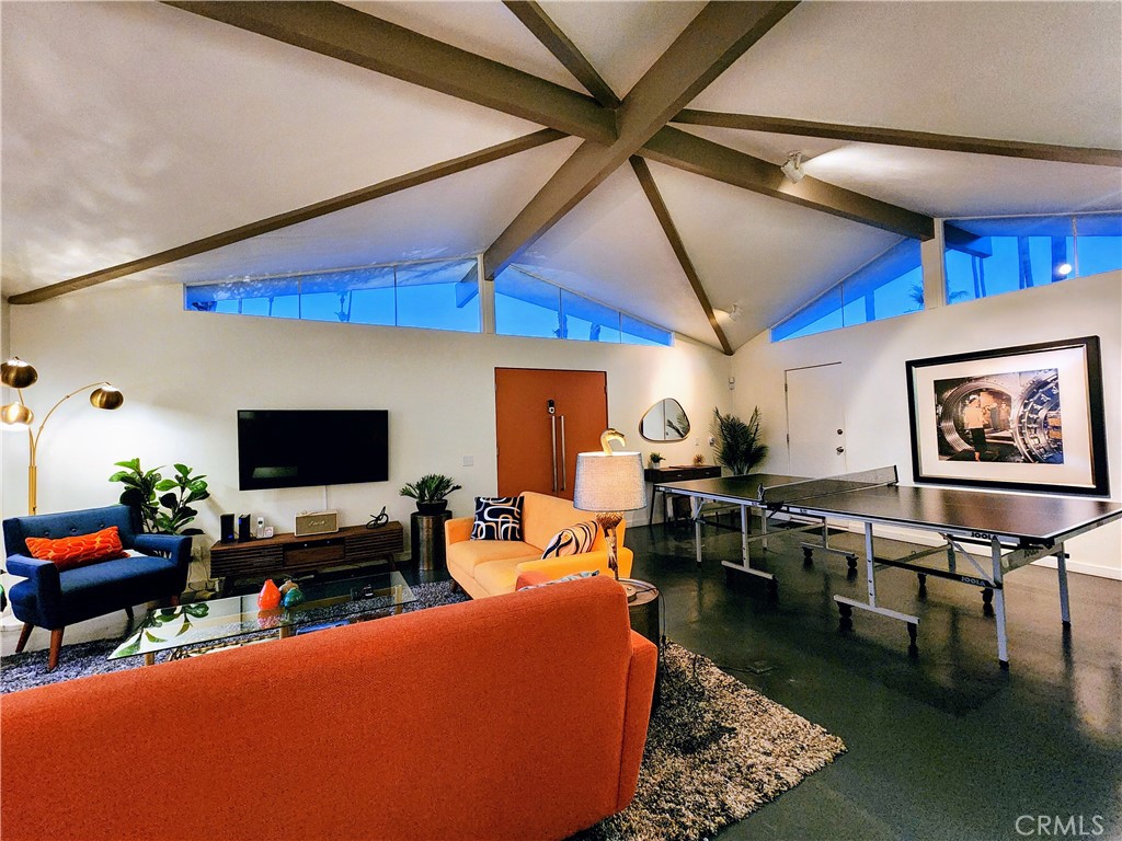 https://media.crmls.org/medias/51afbebf-3c92-48f2-abdd-36424561db9b.jpg?preset=X-Large