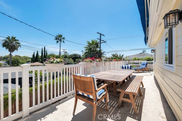 5858 Abernathy Drive, Los Angeles CA: https://media.crmls.org/medias/51b1846b-0db8-4739-aa6d-0cc991766e2e.jpg