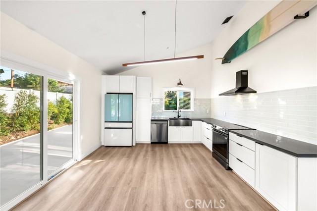 Detail Gallery Image 8 of 25 For 22473 Canyon Lake, Canyon Lake,  CA 92587 - 3 Beds | 2 Baths