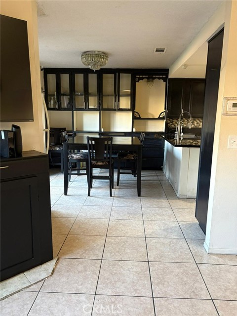 Detail Gallery Image 2 of 27 For 6100 Arbutus Ave #42,  Huntington Park,  CA 90255 - 3 Beds | 2/1 Baths