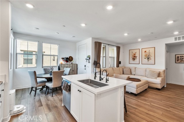 Detail Gallery Image 4 of 30 For 1200 Lasso #105,  Rancho Mission Viejo,  CA 92675 - 2 Beds | 2 Baths