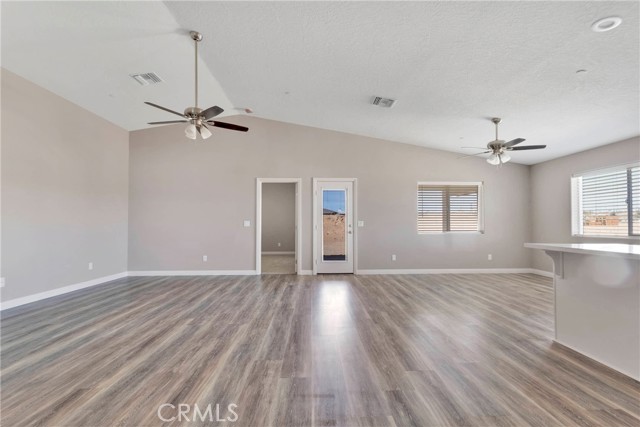 Detail Gallery Image 4 of 30 For 1230 Savanna Dr, Barstow,  CA 92311 - 4 Beds | 3 Baths