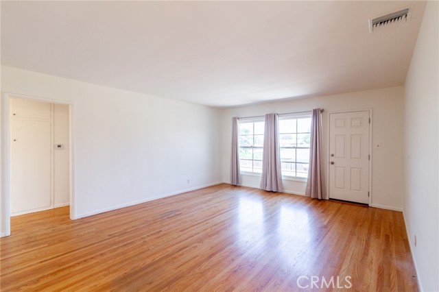 10935 Nassau Avenue, Sunland CA: https://media.crmls.org/medias/51b4ac0c-1c39-447f-99ca-2cff120db8e9.jpg