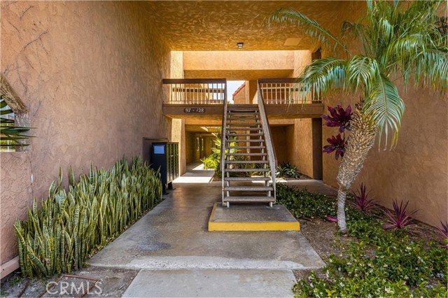 6600 Warner Avenue, Huntington Beach CA: https://media.crmls.org/medias/51b519b3-d8dd-4ce2-af9b-c02a32c3b3d4.jpg