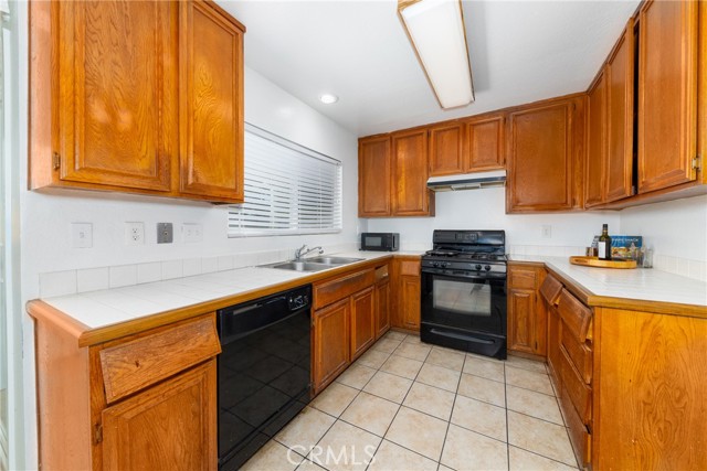 Detail Gallery Image 9 of 22 For 7792 Lemon Ct, Fontana,  CA 92336 - 2 Beds | 2 Baths