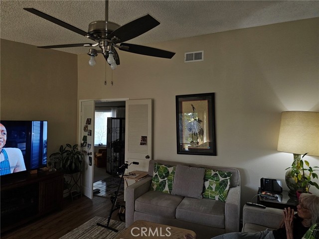 Detail Gallery Image 8 of 26 For 2637 Mirada St, Highland,  CA 92346 - 4 Beds | 2 Baths