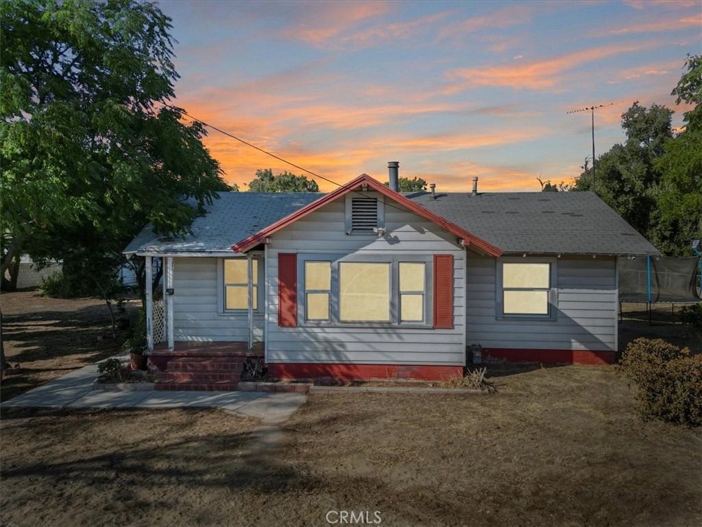 https://media.crmls.org/medias/51b5a0f5-062c-4542-a814-dcb60cdd9f24.jpg?preset=X-Large