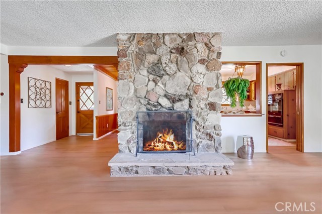 7951 Glenties Lane, Sunland CA: https://media.crmls.org/medias/51b72f7c-1ddd-4e53-82ad-053a322c91b4.jpg