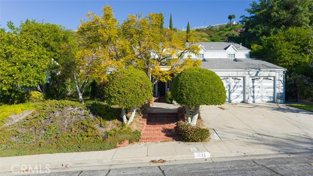 1033 Kildonan Drive photo 2