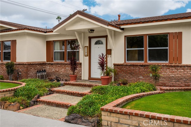 2705 E Orange Grove, Orange CA: https://media.crmls.org/medias/51b7f680-478d-4a68-9c43-1f80577f58eb.jpg